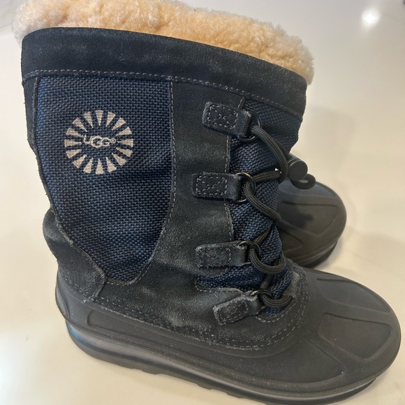 UGG Bobbey Snow Boot, Navy, Kids size 1 - Picture 2 of 7